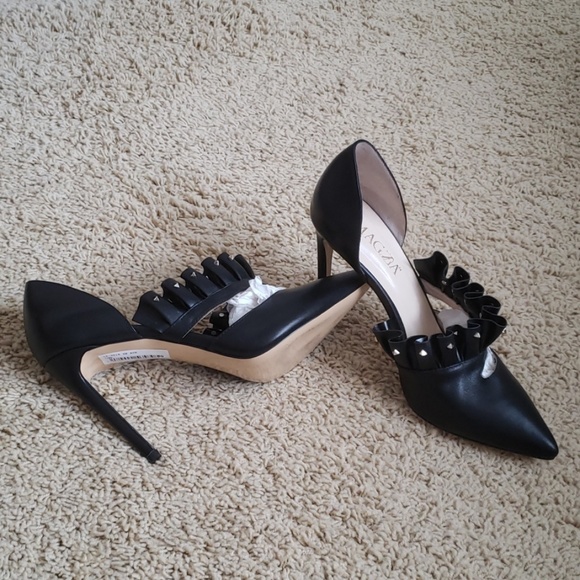 Hot heels - Picture 3 of 3